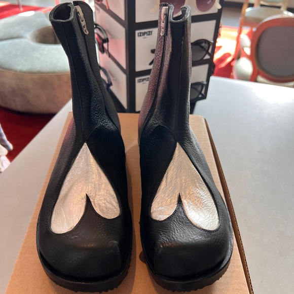 Cydwoq Love Boot in Black/Silver - Picture 4 of 10